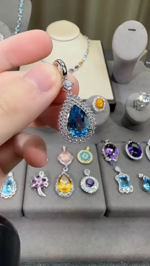 颈饰银S925镶嵌托帕石10*14mm吊坠伦敦蓝水滴款