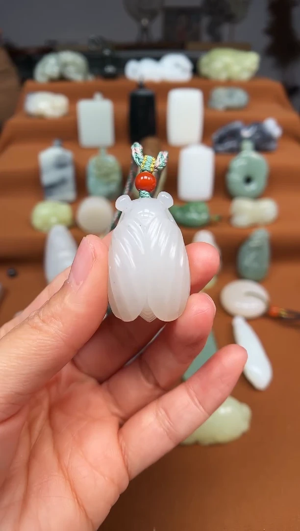 颈饰未镶嵌和田玉蝉