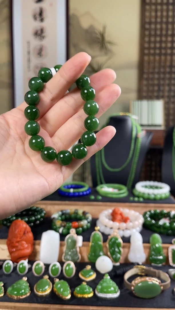 颈饰未镶嵌和田玉±12mm辣阳绿单圈手串