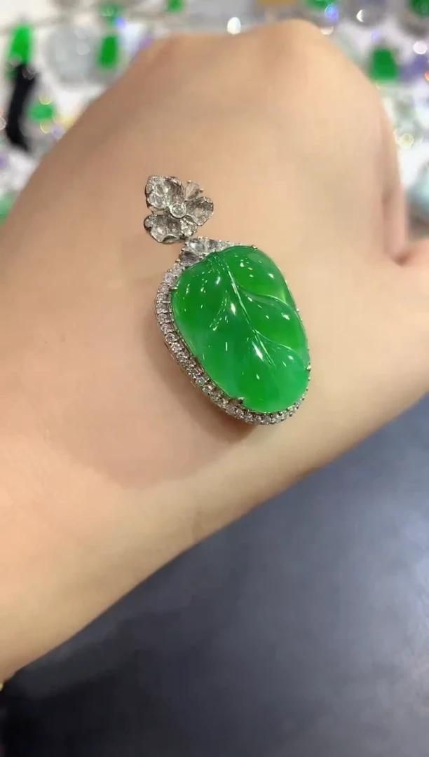 颈饰18K金镶嵌翡翠128-吊坠