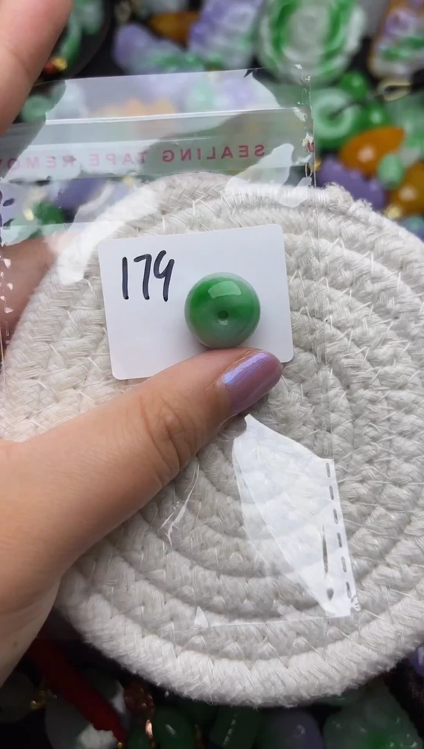 颈饰未镶嵌翡翠缅甸翡翠吊坠