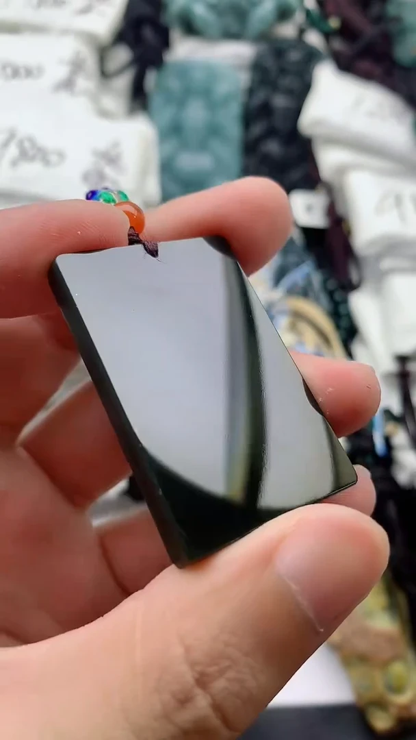 和田玉（墨玉）未镶嵌颈饰888