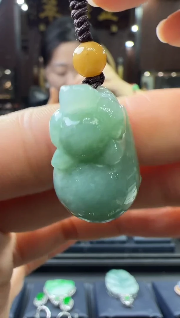 【闪购商品】翡翠挂件未镶嵌猪猪手机挂