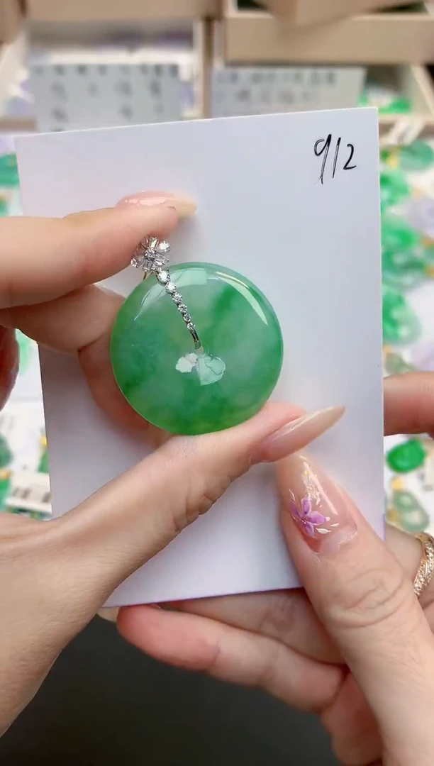 颈饰18K金镶嵌翡翠天然缅甸A货翡翠