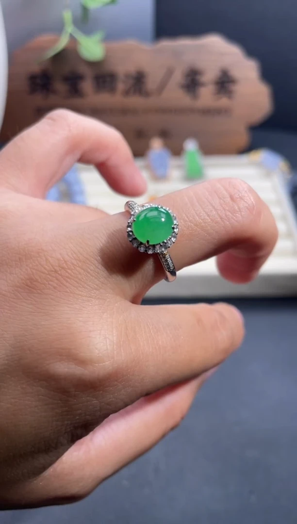 翡翠戒指18K金镶嵌100 中国好珠宝