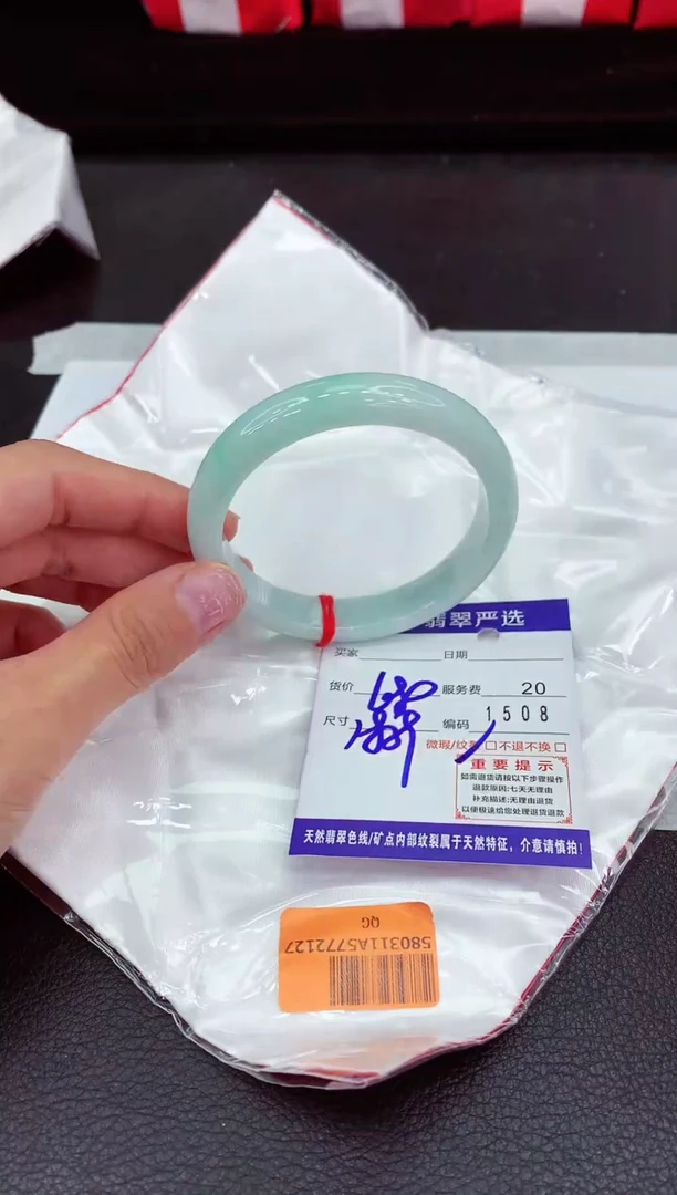 翡翠手镯未镶嵌1111111111111111