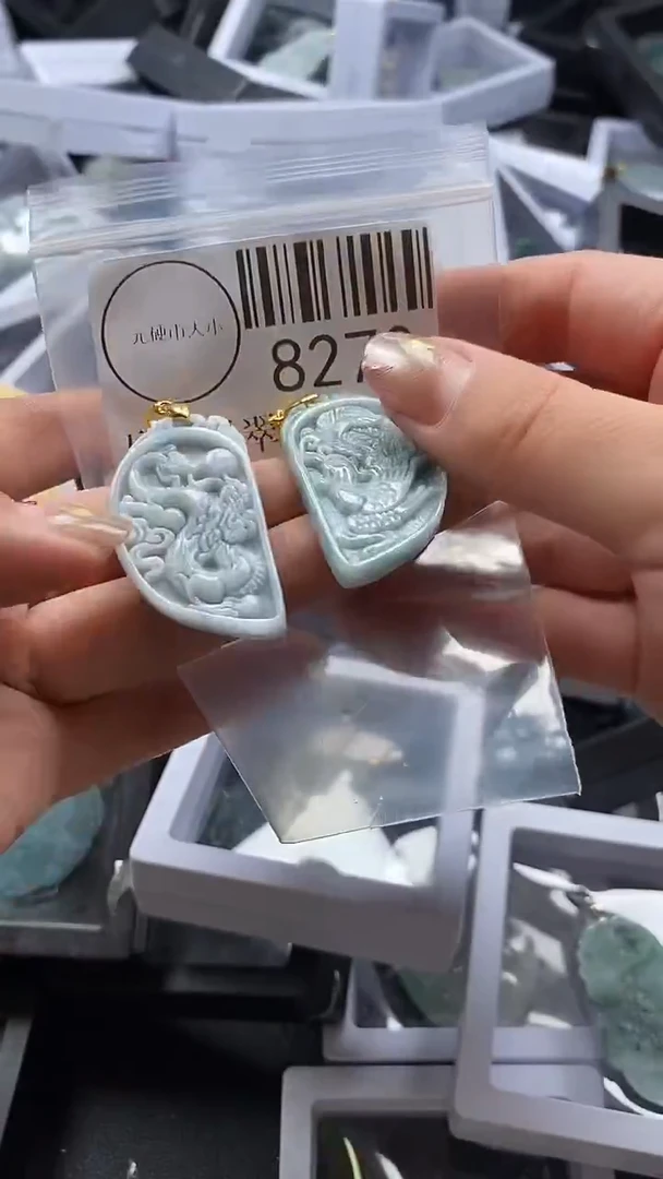 翡翠未镶嵌吊坠(不含链)8270