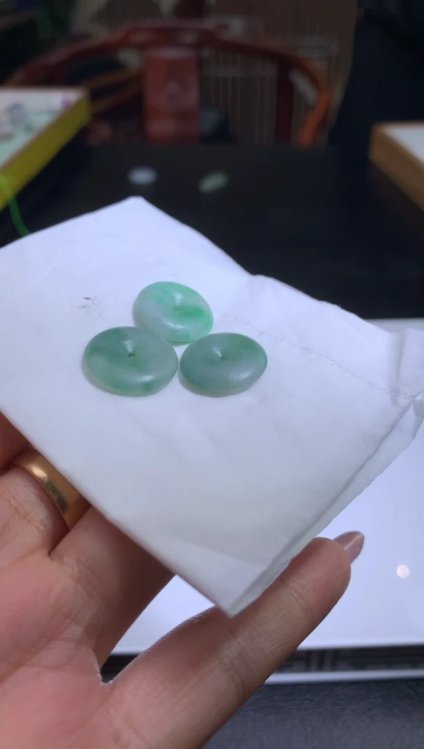 未镶嵌定制翡翠用***子翡翠