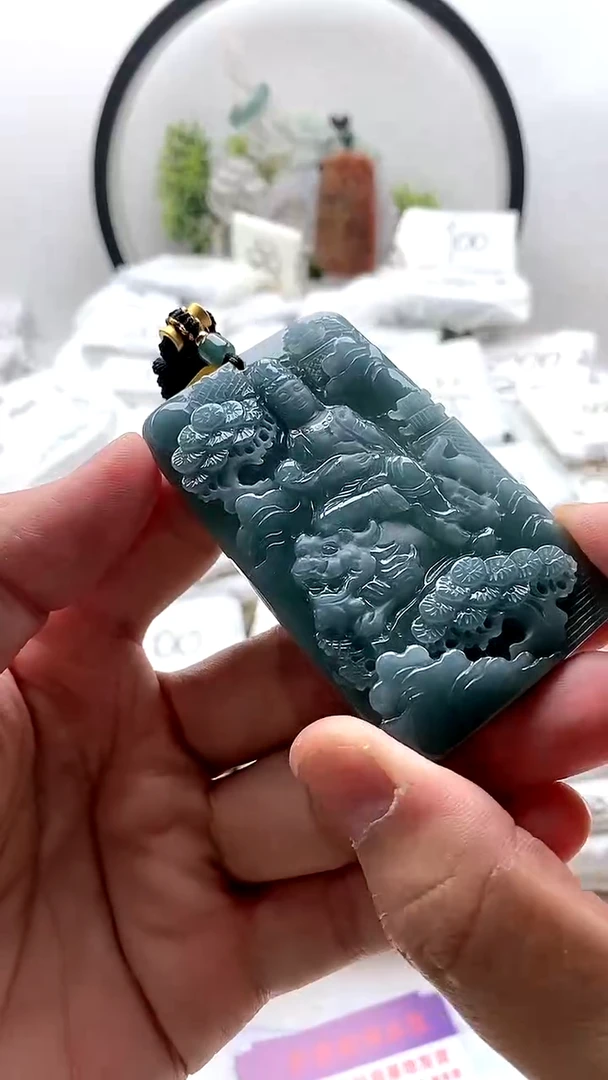 翡翠未镶嵌颈饰文殊