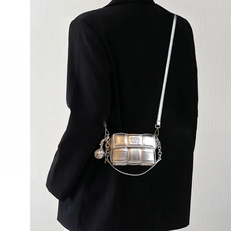 小众设计编织包包女式2025新款高级感轻奢小众春夏银色迷你斜挎包