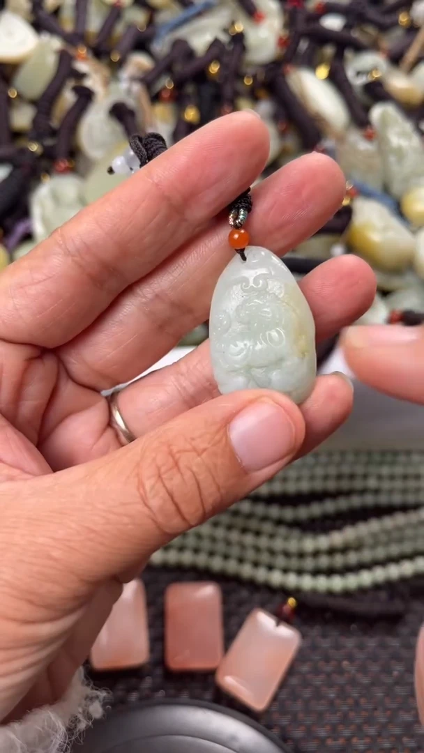 【闪购商品】和田玉颈饰未镶嵌多样性发货没有证书拍一发一有瑕