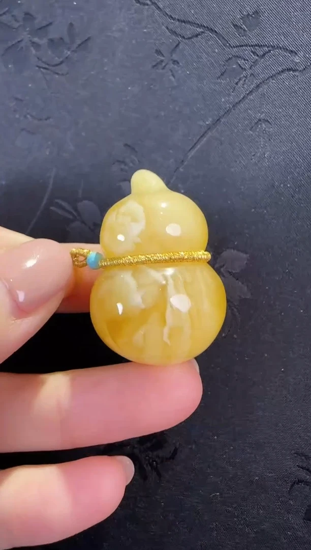 蜜蜡颈饰18K金镶嵌葫芦吊坠