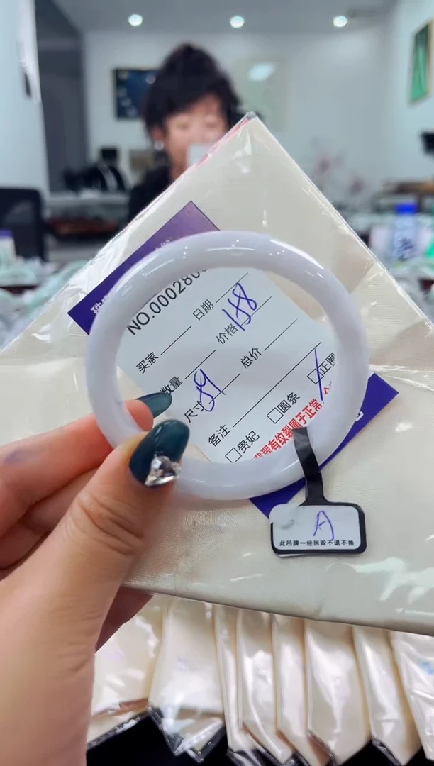 翡翠手镯未镶嵌天然缅甸A货翡翠