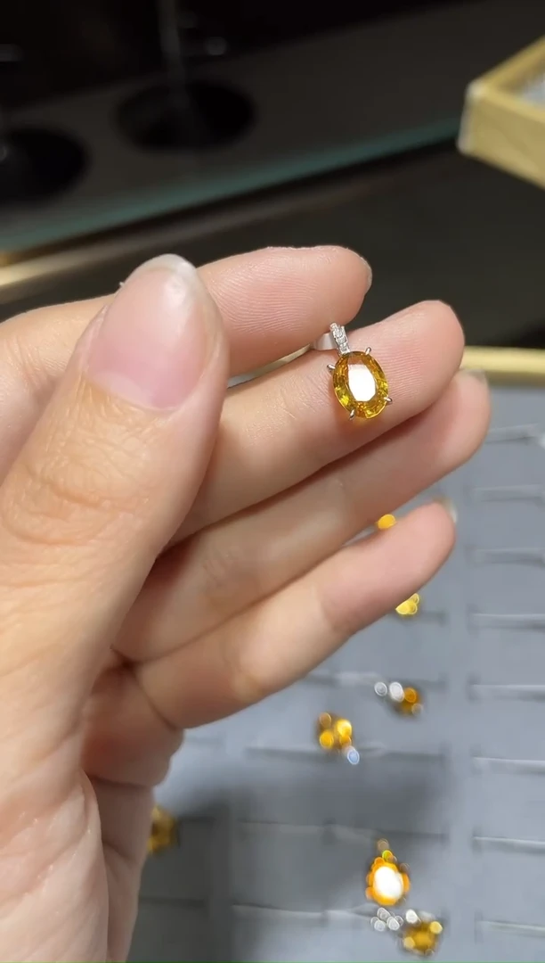 吊坠(不含链)蓝宝石18K金镶嵌1