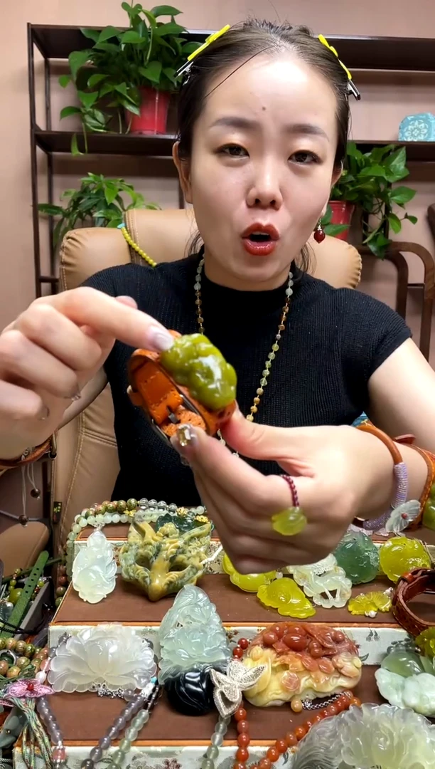未镶嵌岫玉吊坠多样性发货发其中之一
