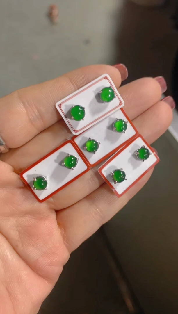 【闪购商品】翡翠耳饰未镶嵌天然A货翡多样性发货拍一发一