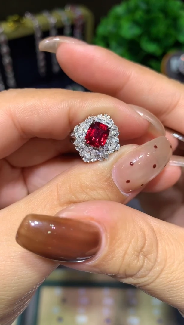 18K金镶嵌戒指红宝石1.53ct