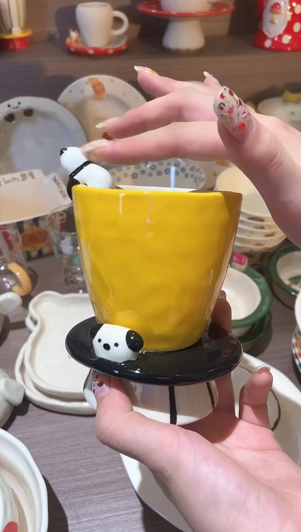 瓷黄色杯子 带勺子