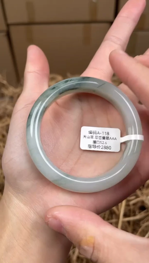 未镶嵌手镯石英质玉A118