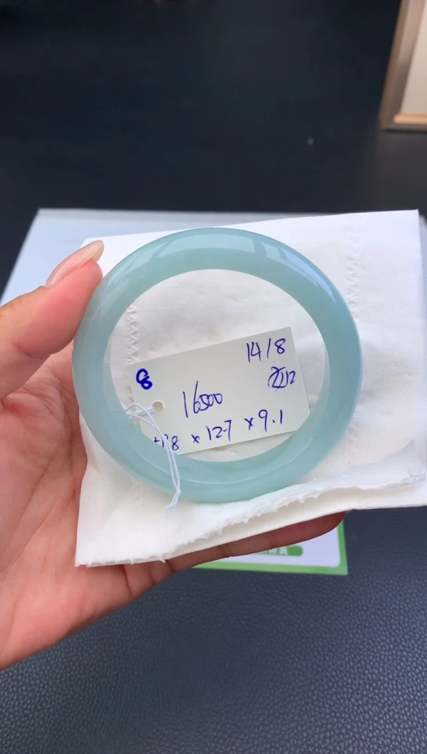 翡翠手镯未镶嵌老***张下单联系客服核对地址哦