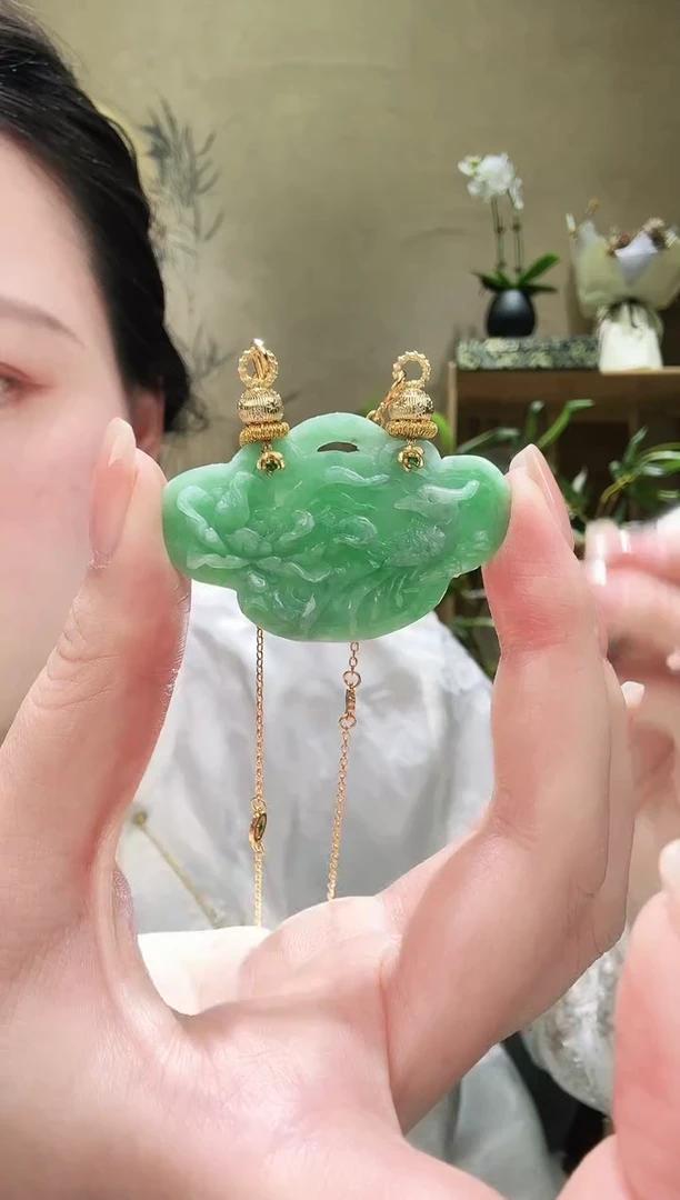 颈饰未镶嵌翡翠吊坠