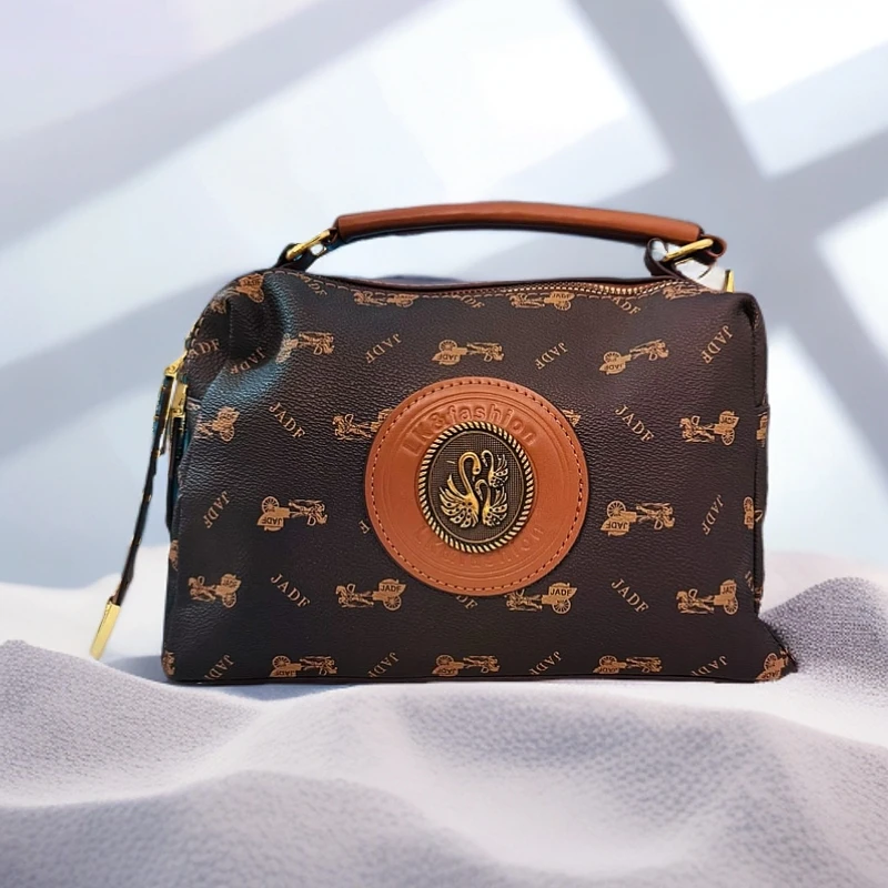 新疆包邮 2025 新款洋气网红潮流经典高频气质时尚斜跨肩包通勤