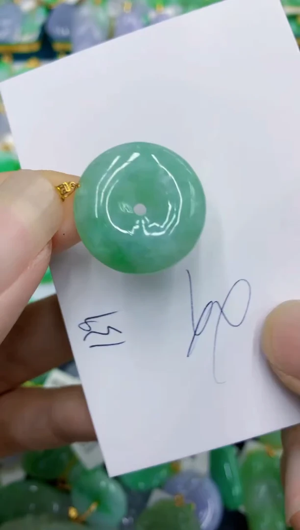 翡翠18K金镶嵌颈饰11111111111