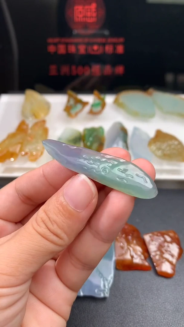 未镶嵌定制翡翠