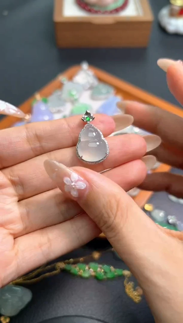 翡翠18K金镶嵌颈饰收到货品48小时鉴赏期（超时不退不换）