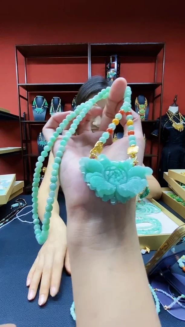 颈饰未镶嵌翡翠吊坠