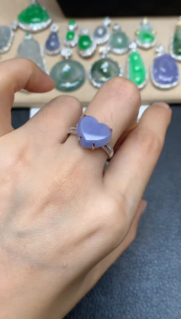 18K金镶嵌戒指翡翠爱心【无服务费