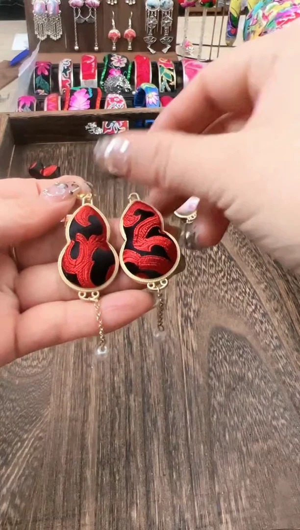 【闪购商品】织绣民族风老绣饰品100