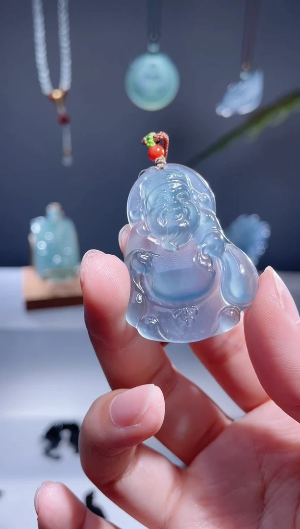 翡翠未镶嵌颈饰财神