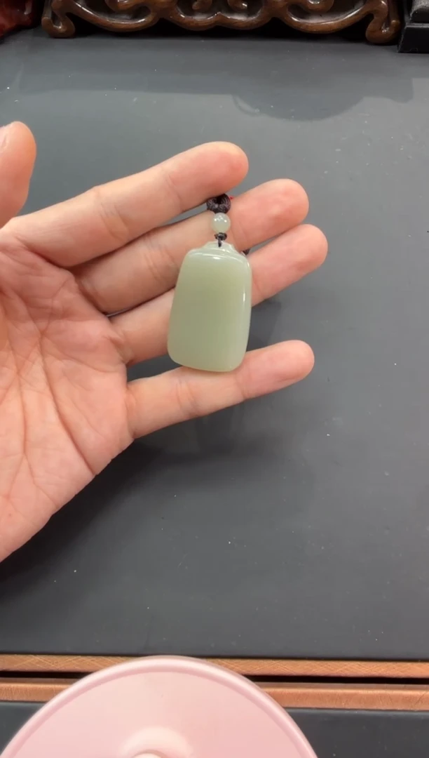 【闪购商品】和田玉吊坠(赠链)未镶嵌且末微色差近矿吊坠