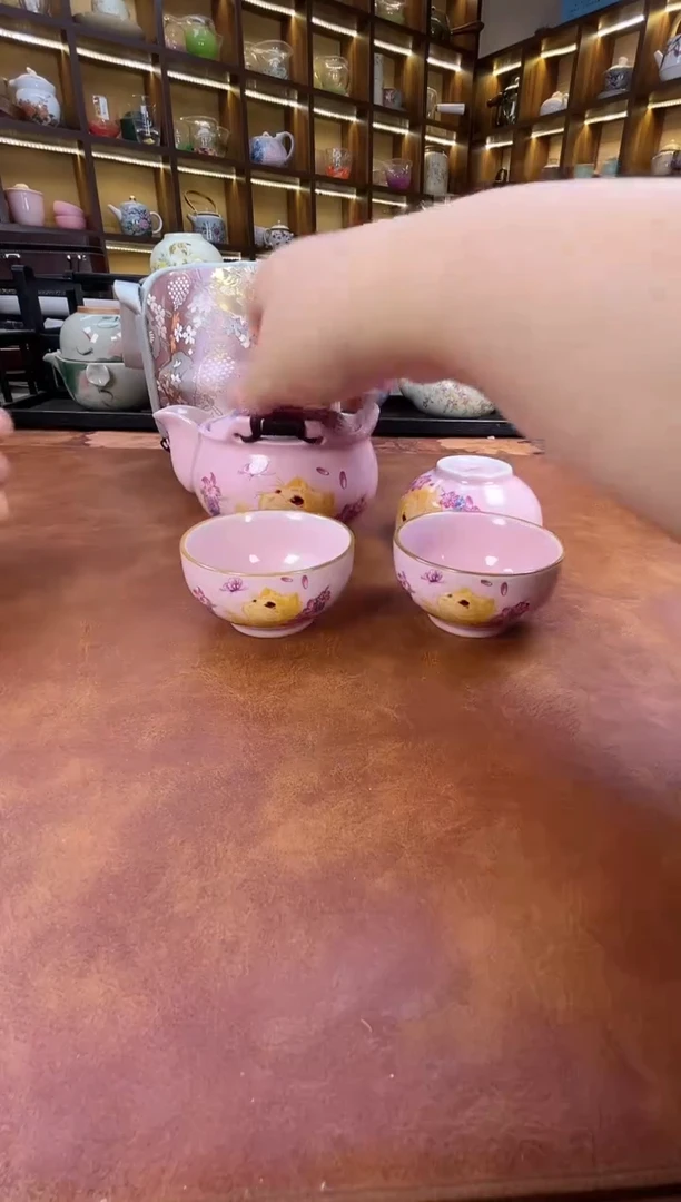 紫色猫咪宝瓶旅行+粉圆形牡丹盘