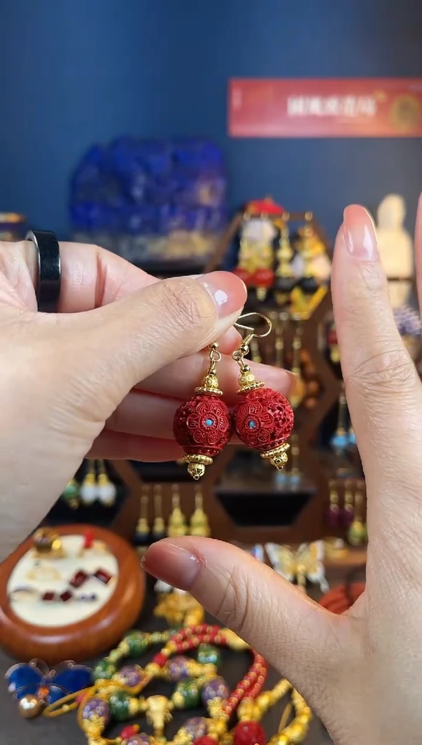 【闪购商品】红红满雕工设计师款耳钩
