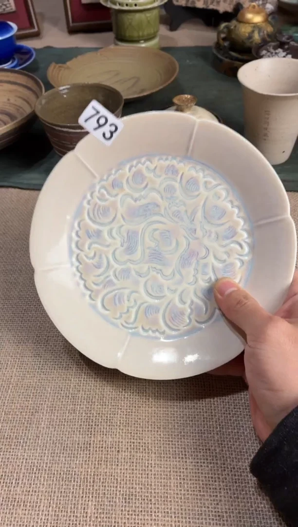 瓷片乱***夜793白色仿宋雕花盘1个