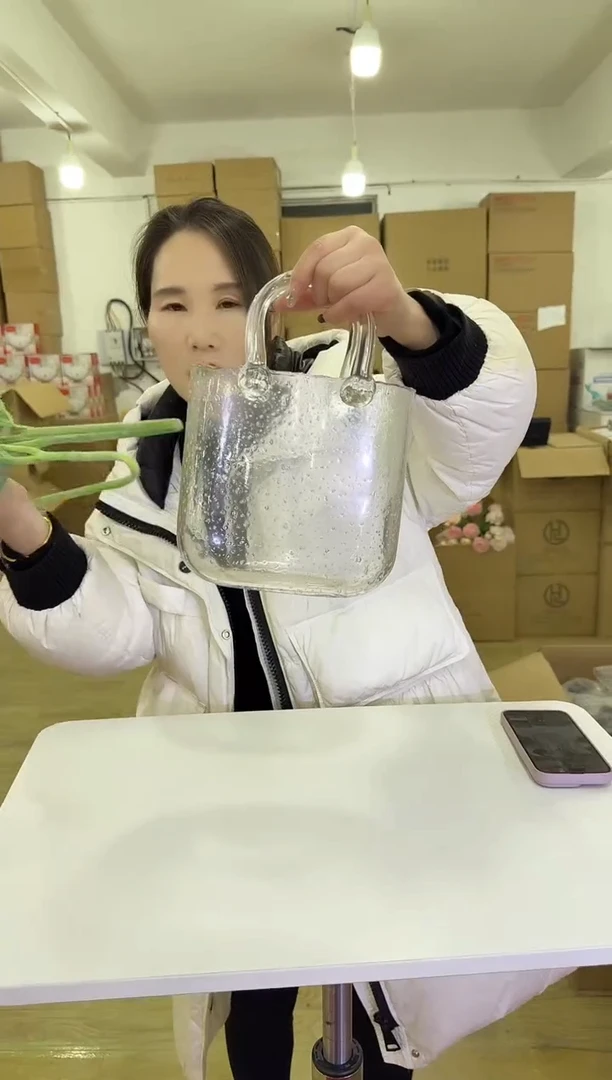 【闪购商品】玻璃洛芙花器-c-早18