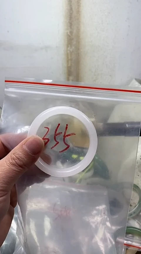 【闪购商品】石英质玉手镯未镶嵌54