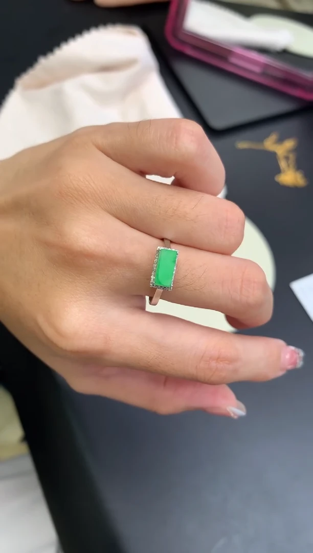 18K金镶嵌定制翡翠48小时鉴赏期 退货不扣服务费