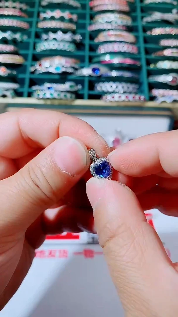 蓝宝石颈饰未镶嵌蓝宝石105