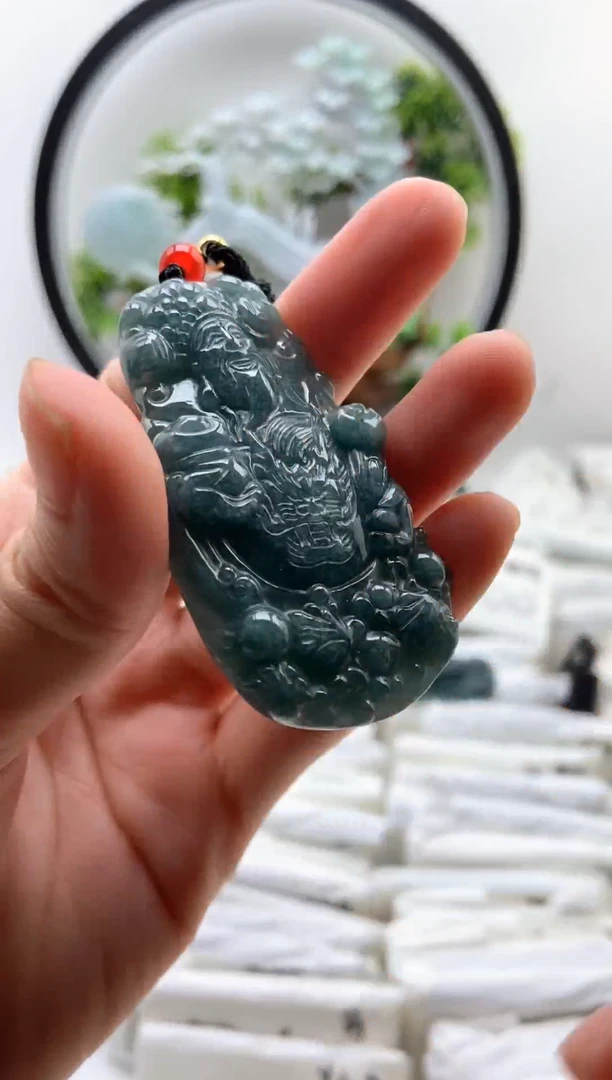 翡翠未镶嵌颈饰财神【品质一般能接受再拍】