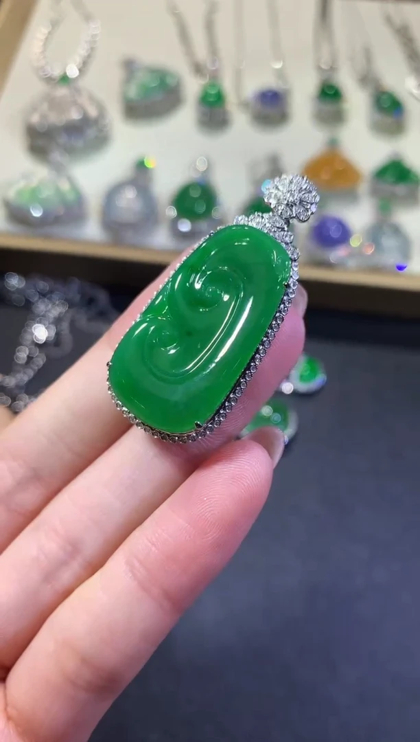 【闪购商品】翡翠吊坠(不含链)18K金镶嵌45-如意