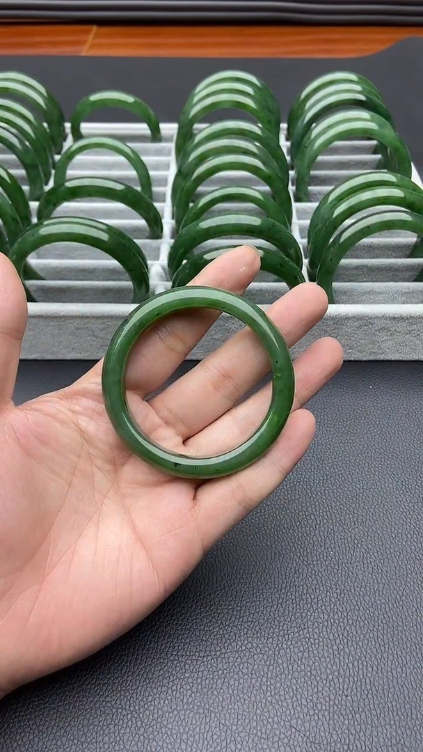 未镶嵌手镯和田玉（碧玉）63-55.5