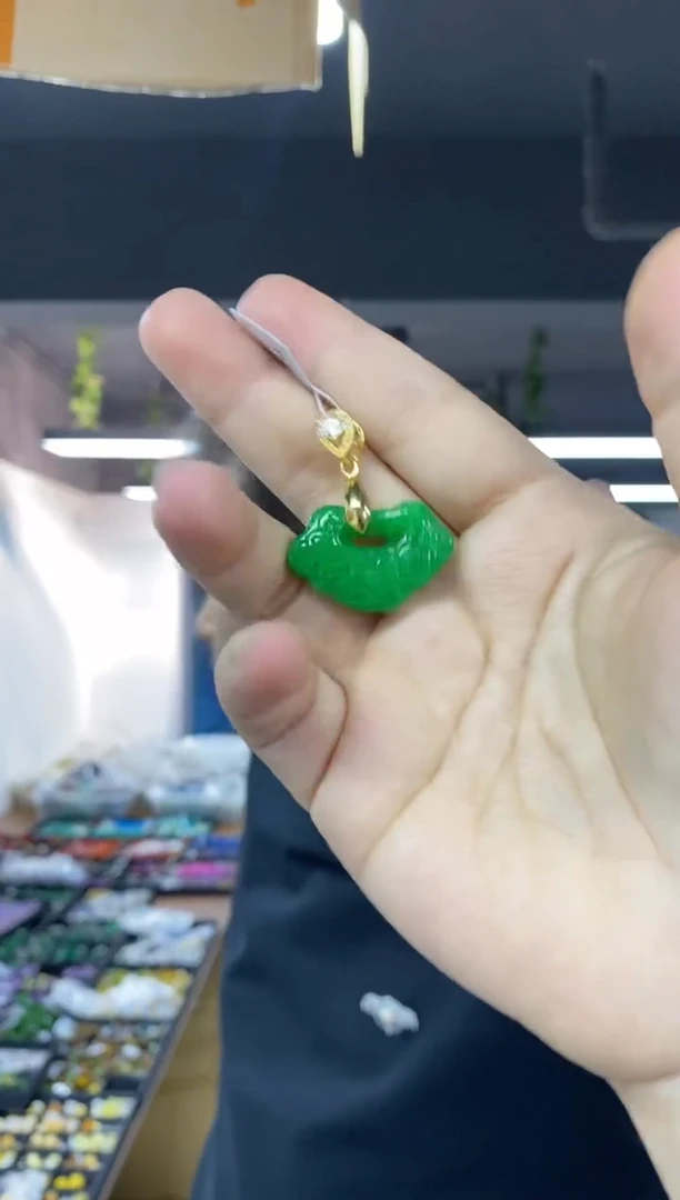 颈饰未镶嵌翡翠多样性发其一颜色微差