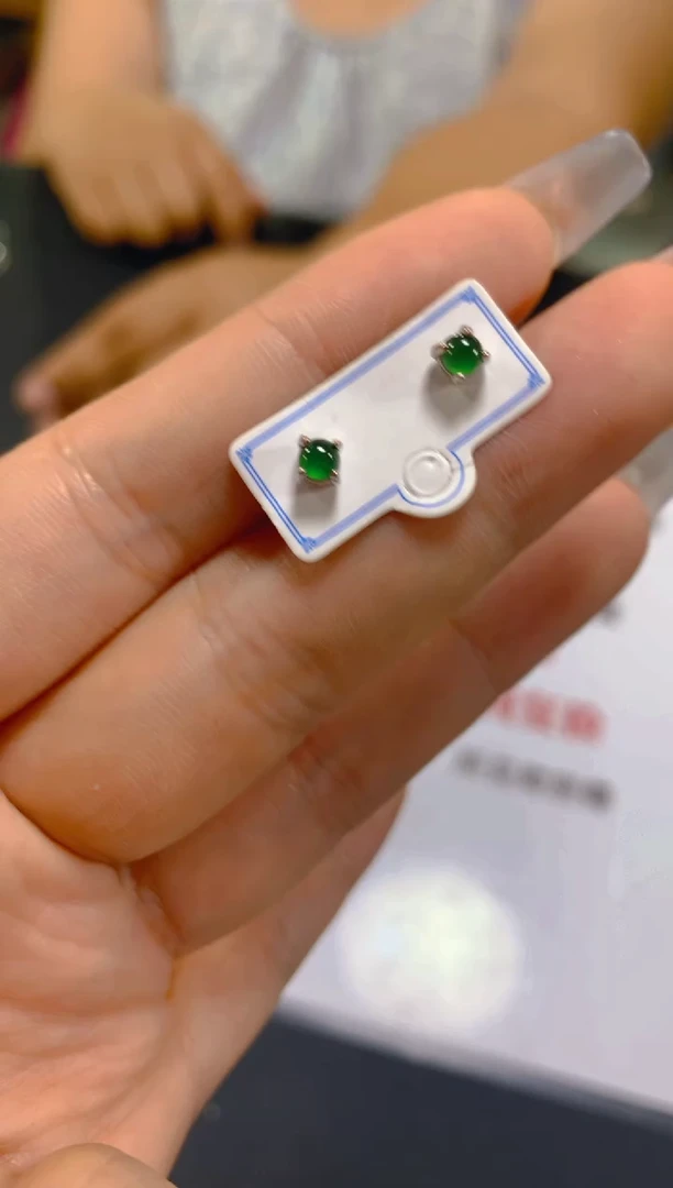 未镶嵌翡翠耳饰多样性发一