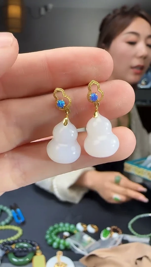 和田玉18K金镶嵌耳饰1