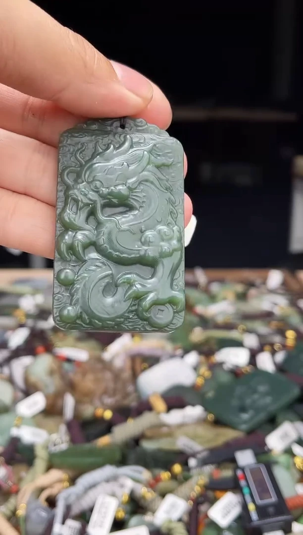 颈饰未镶嵌和田玉1