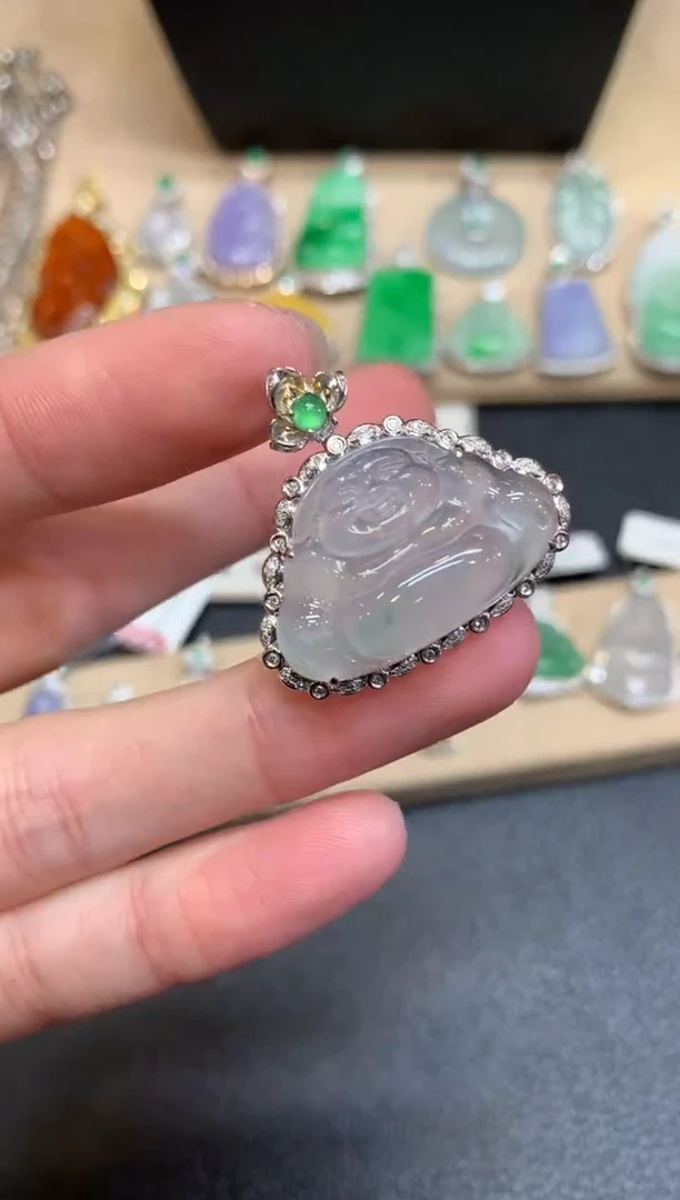 【闪购商品】翡翠颈饰18K金镶嵌佛公【无服务费】