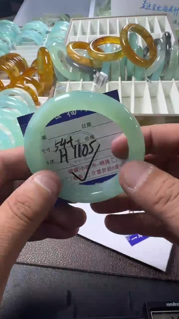 未镶嵌蛇纹石玉手镯1